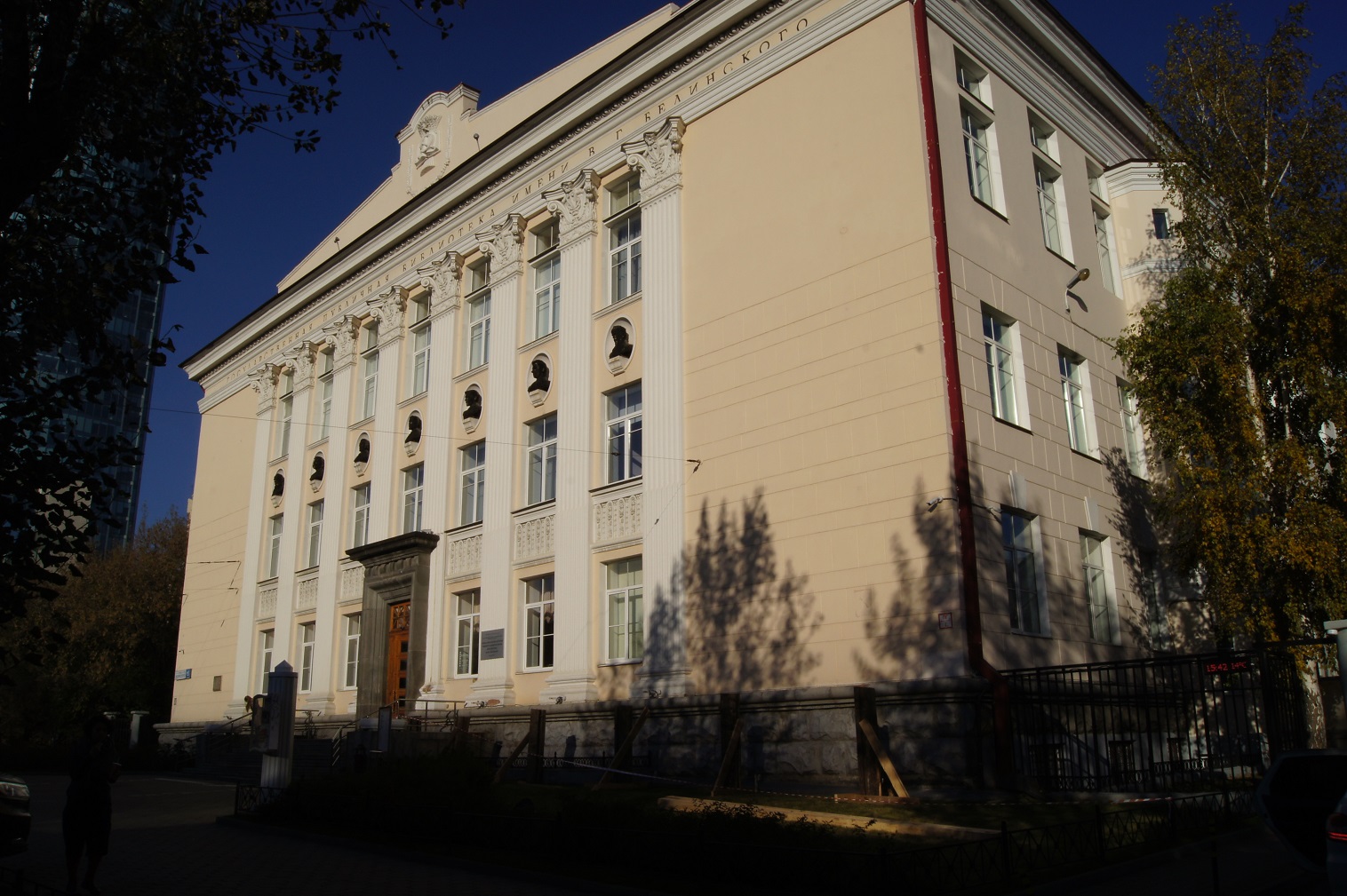 Фасад библиотеки им. В.Г. Белинского